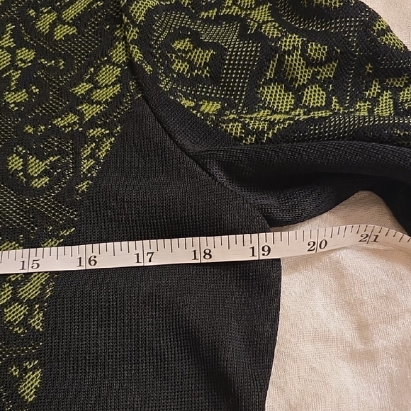 Ming Wang 2 Pieces Black and Green Blazer with Floral Lace And Top - Picture 10 of 15